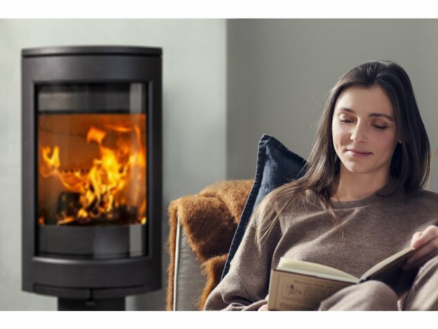 JOTUL F 373V2 ADVANCE BP ČIERNY LAK